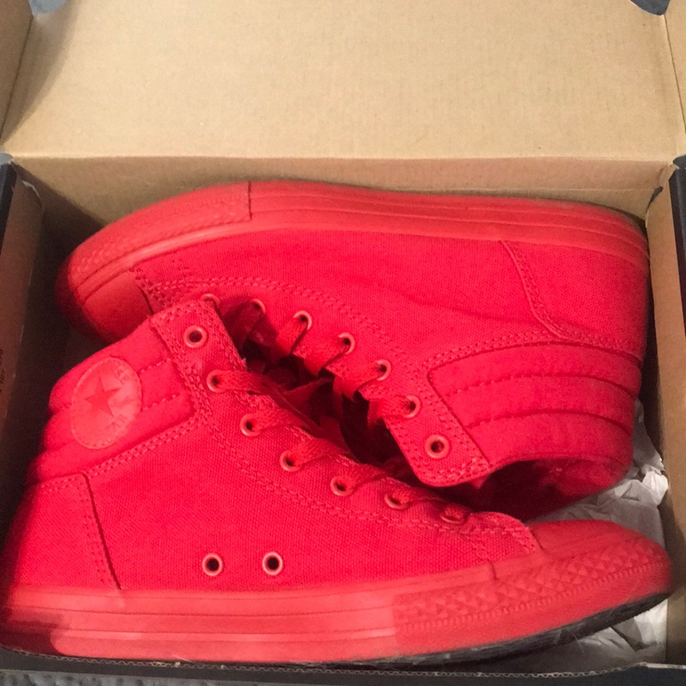 Like-new all red high-top Converse. Juniors sz 6.